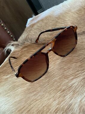 Tortoiseshell Brown Sunglasses - Classic Aviator Style
